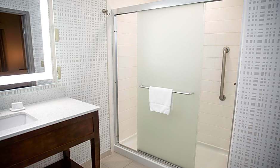 Hampton Inn & Suites Williamsport-Faxon Exit