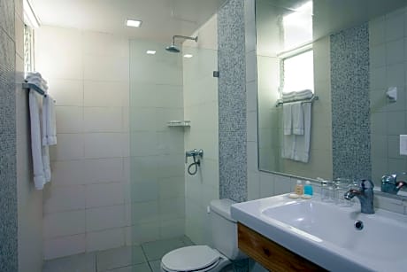 Double Economy ( 2 aduts + 1 child)