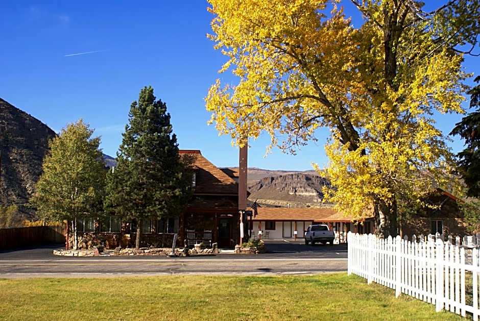 Canyon Motel near Rocky Mountain National Park