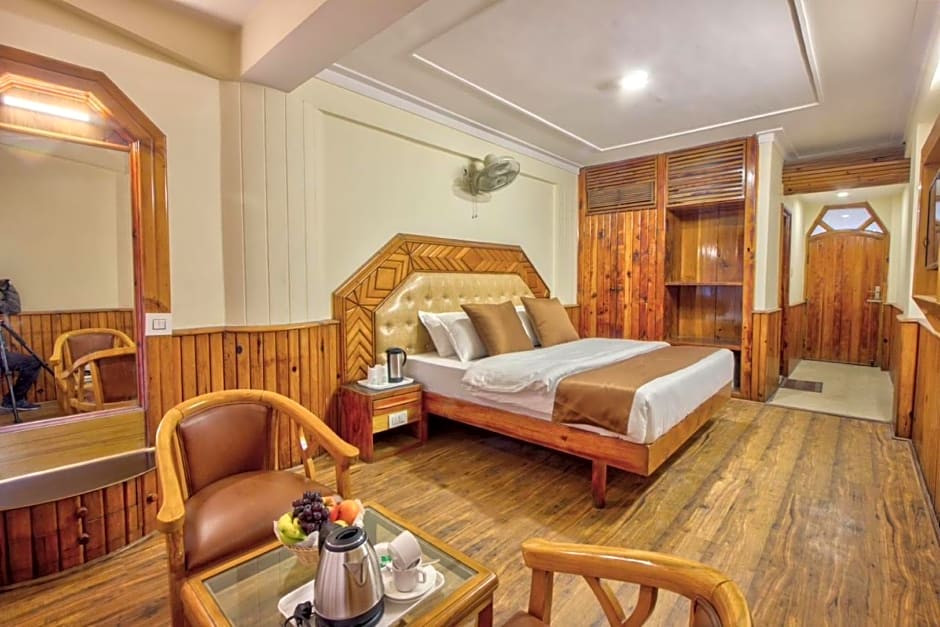 Goroomgo Samiru Manali 