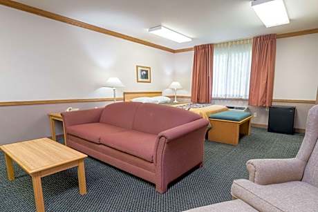 Queen Suite with Two Queen Beds - Non-Smoking