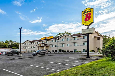 Super 8 by Wyndham Independence Kansas City