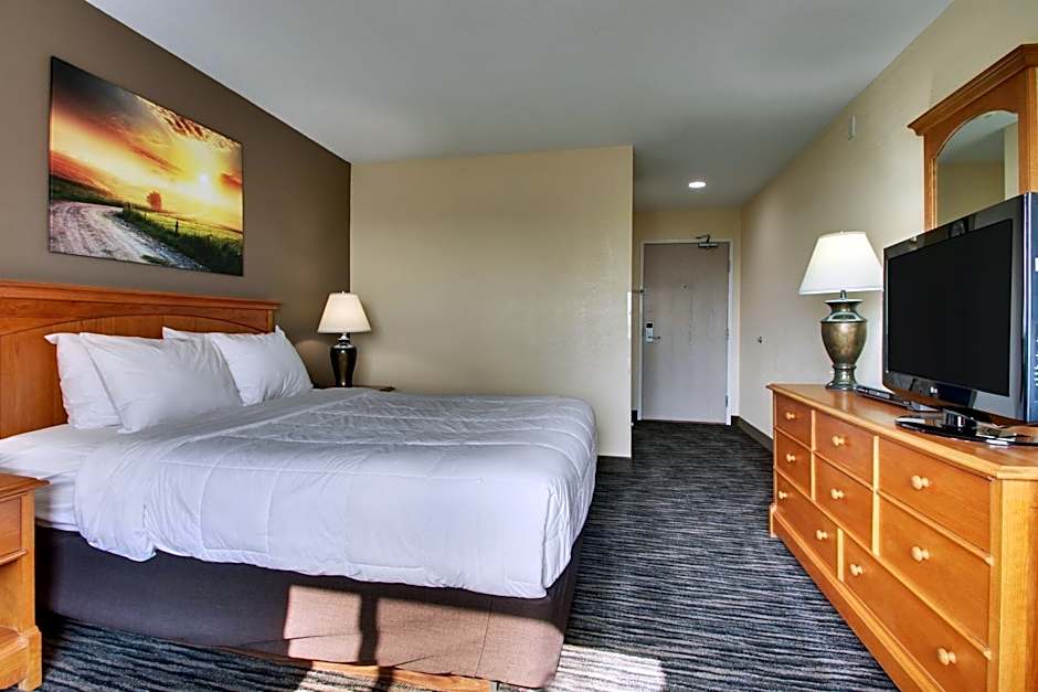 EverSpring Inn & Suites