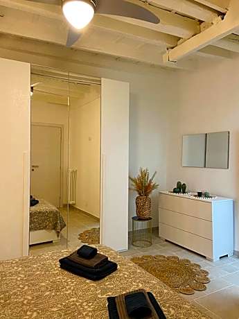 One Bedroom Apartment with Balcony - Separate Building