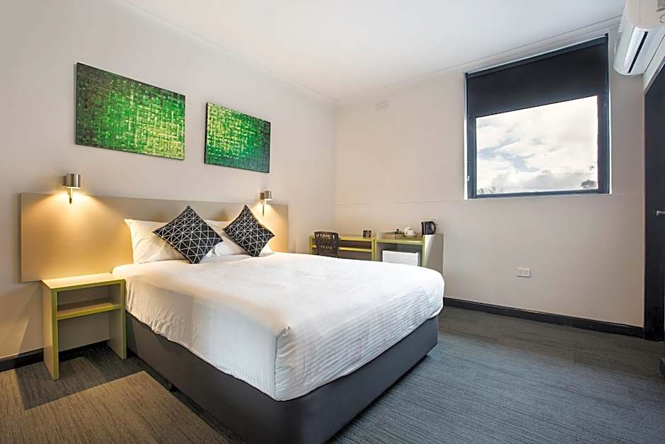 Nightcap at St Albans Hotel