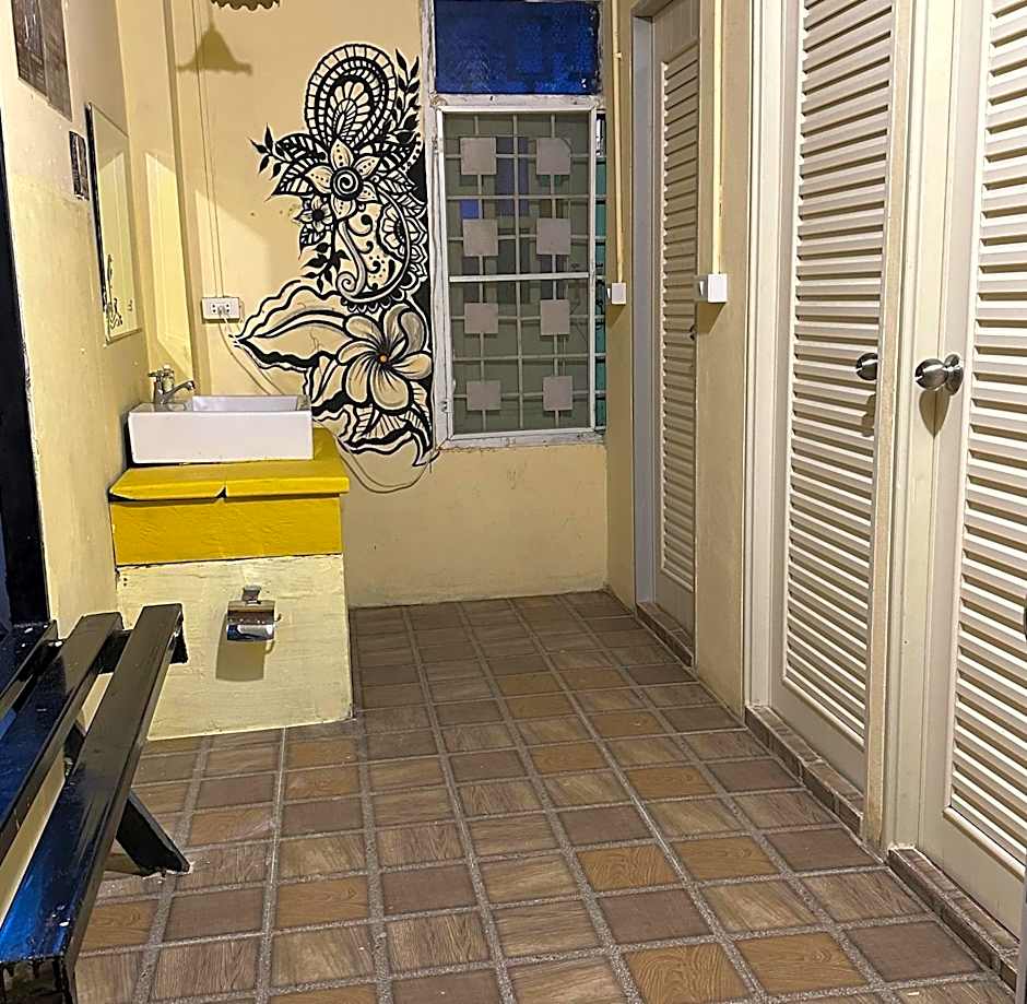 Hostel and Music Bar Bros