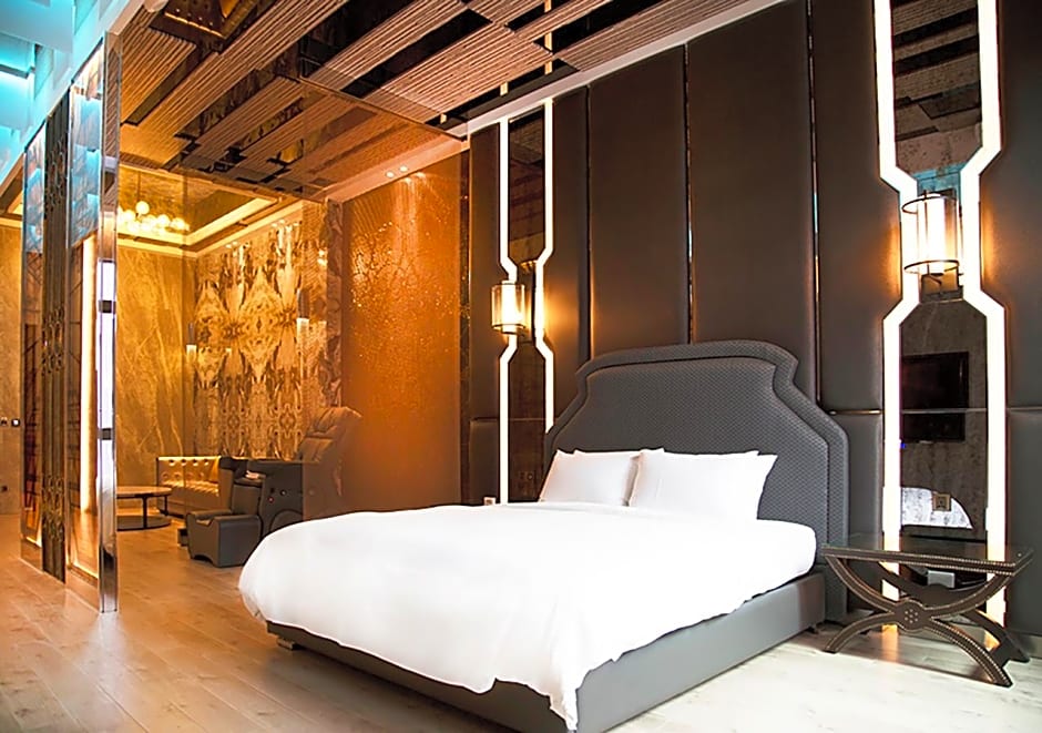 Royal Group Motel Fengshan Branch