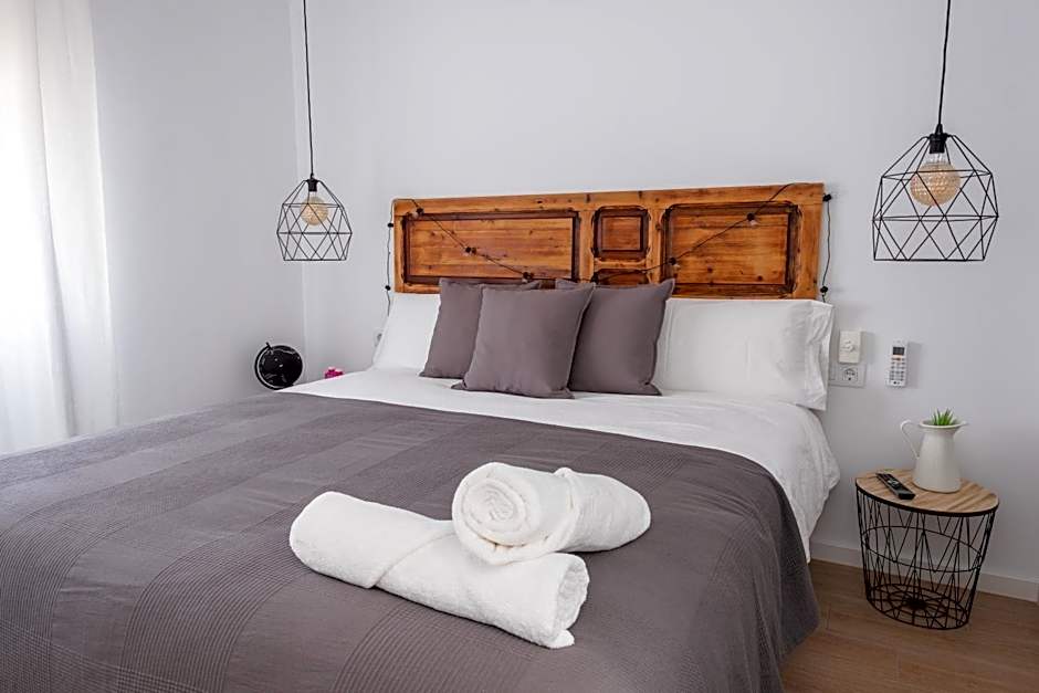 GOMEZ ROOMS