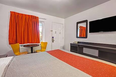 Double Room - Disability Access - Roll In Shower