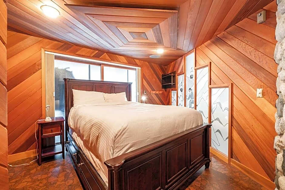 Snowridge Chalet by Outpost Whistler