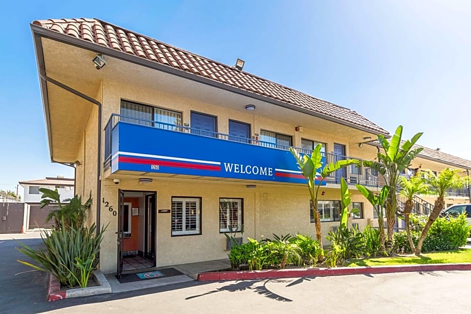 Motel 6 Riverside, CA - UCR East