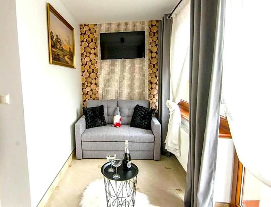 Biały Jeleń z basenem i jacuzzi