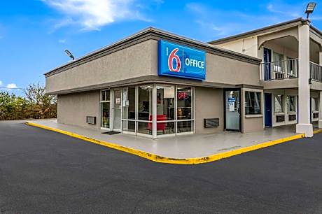 Motel 6-Tupelo, MS - Downtown