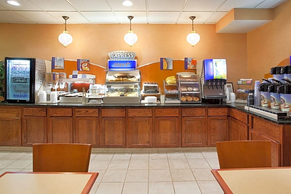 Holiday Inn Express Hotel & Suites Cleveland-Streetsboro by IHG