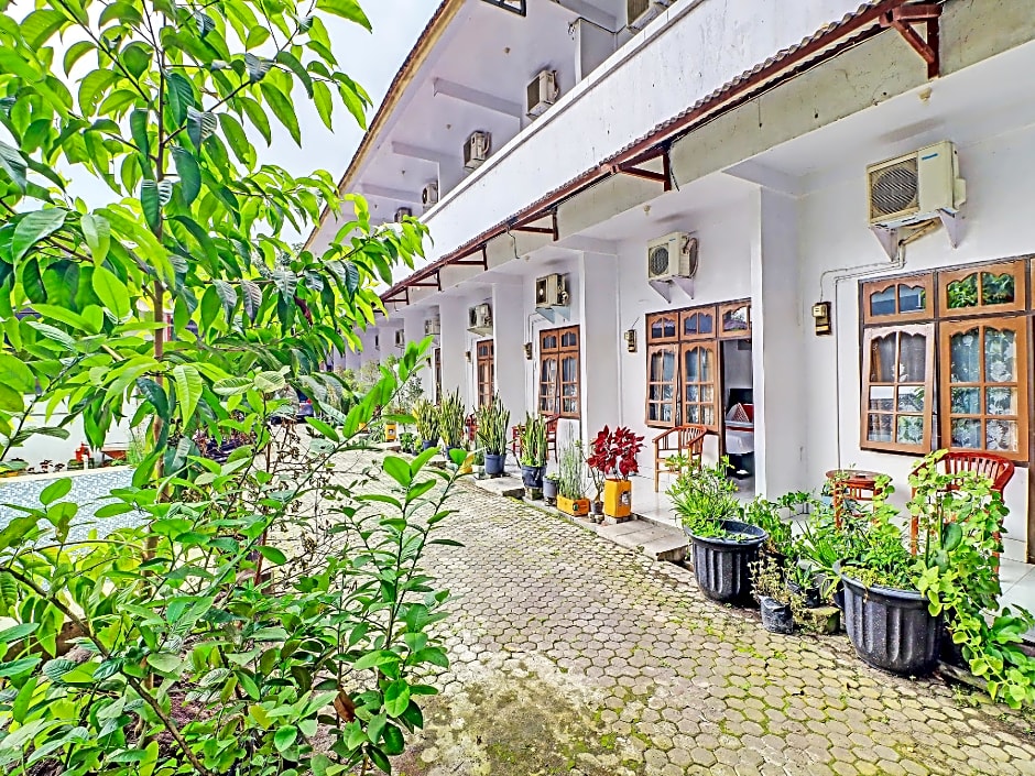 SUPER OYO 1356 Gusti Residence