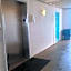 COUPLES GETAWAY, HONEYMOON SWEET, Perfectly Cozy Beach Front Condo with kitchen, pool, free parking,CHECK-IN AT DOOR