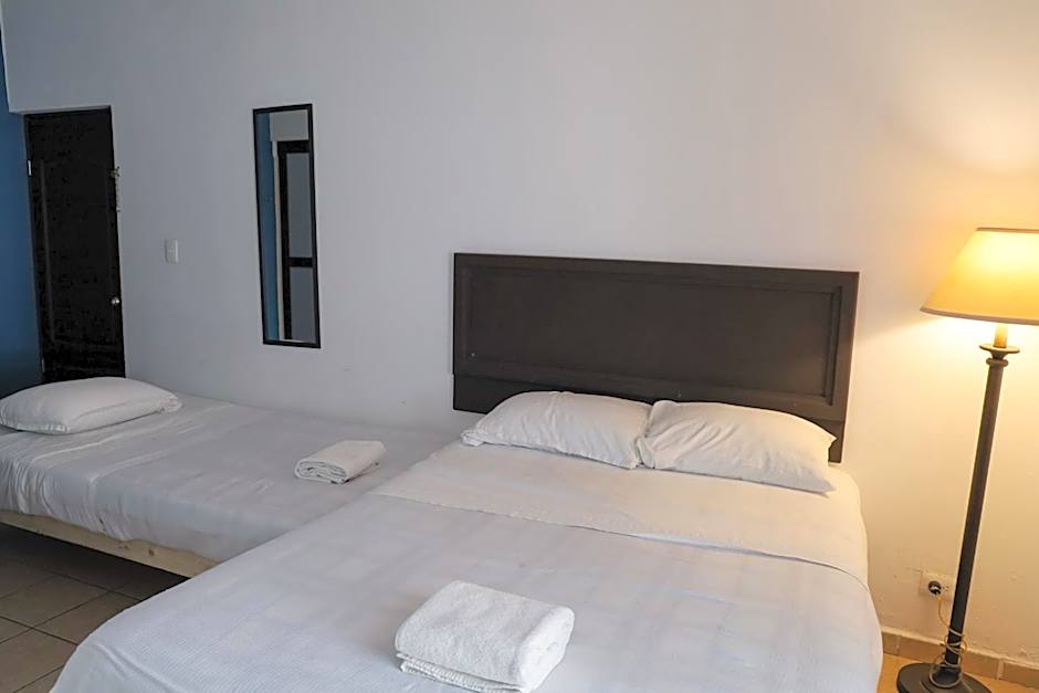 ANTIQUE Guest House Fundidora