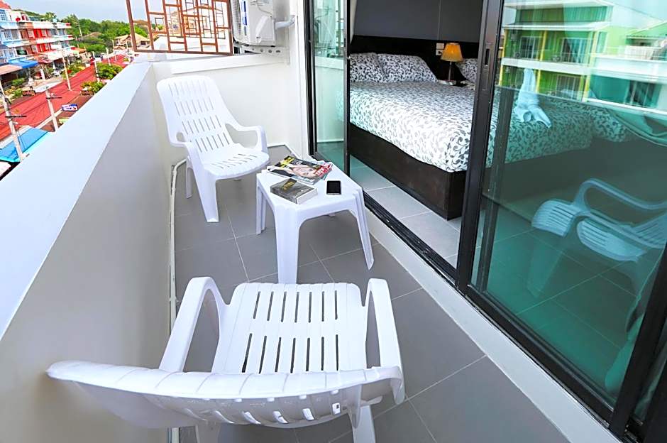 THE BEACH CHA AM Residence