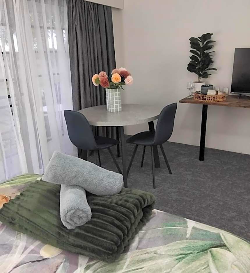 Lakeside Lodge Motel