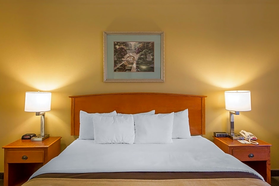 Quality Inn & Suites MidAmerica Industrial Park Area