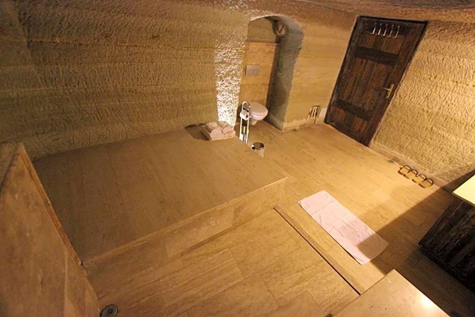 Family Cave Suite Hotel