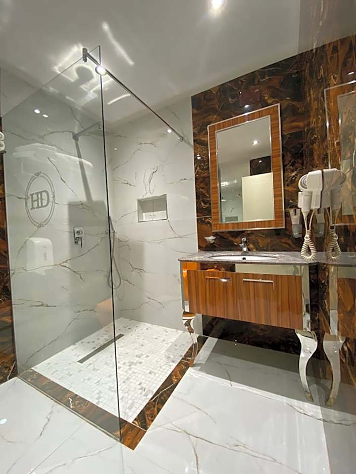 Hotel Deluxe