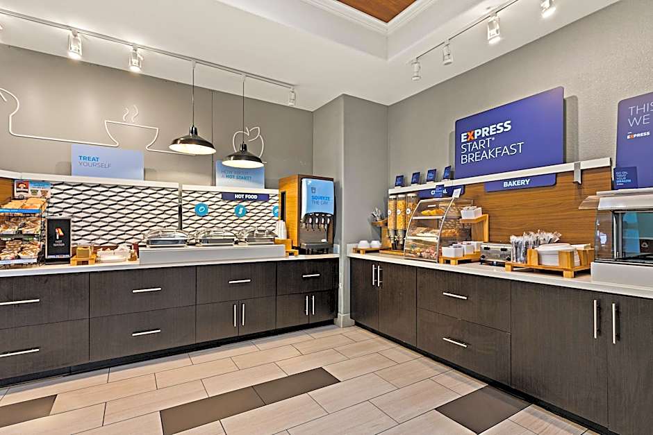 Holiday Inn Express Hotel and Suites Okmulgee By IHG