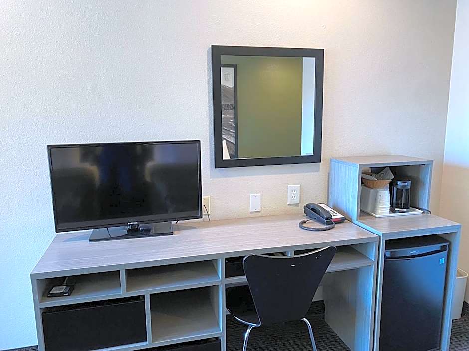 Super 8 by Wyndham Monterey