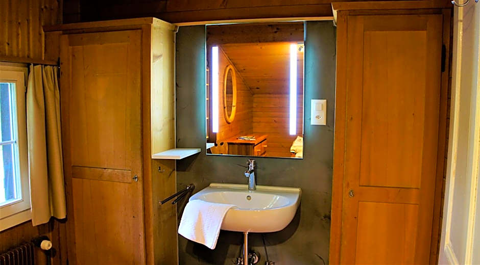 Zdjęcie 1 z 7 — Single Room with Shared Bathroom (Schönegg)