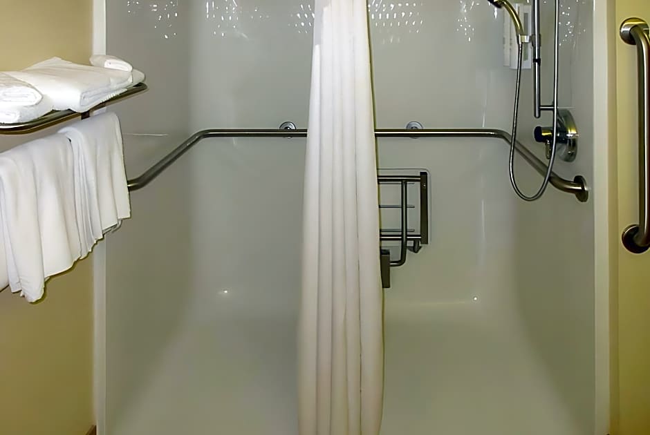 Clarion Pointe Evansville North