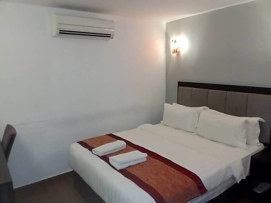 Kk Waterfront Hotel