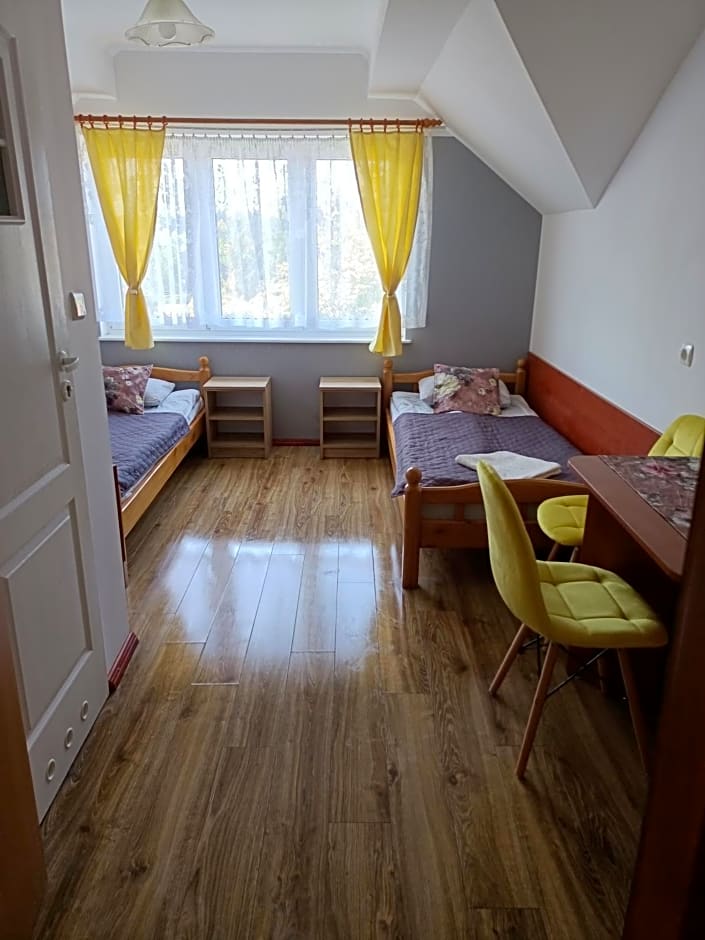 Pokoje Gościnne u MARCINA- sala zabaw, basen, melex, rowery, grill, mini dmuchaniec