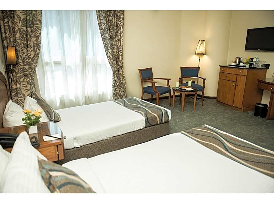 Cherry Maryski Hotel