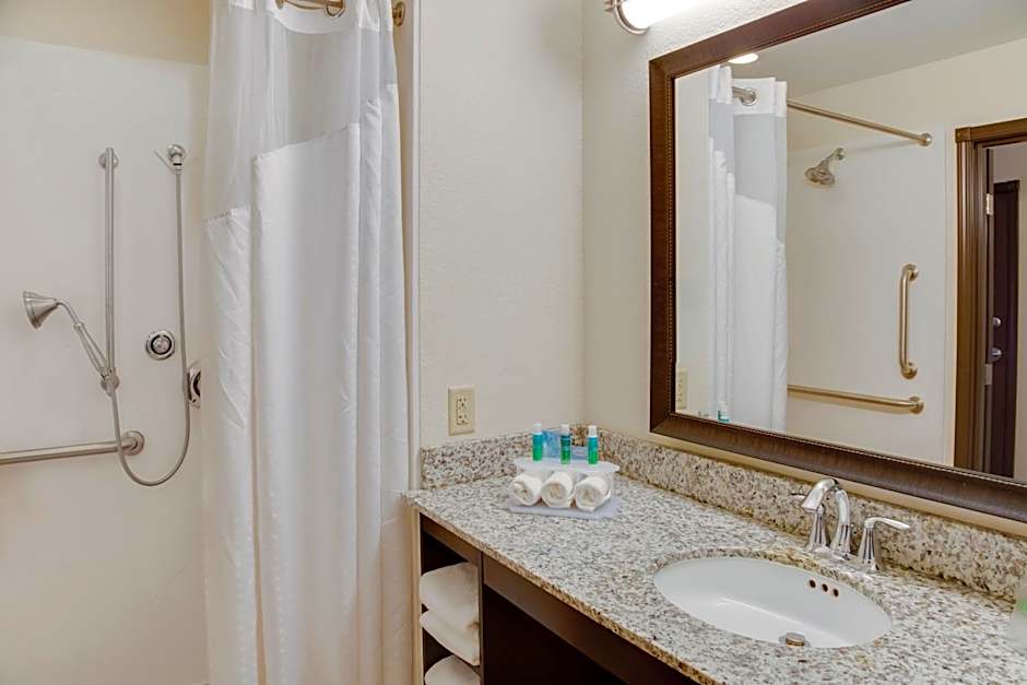 Holiday Inn Express & Suites Nevada By IHG