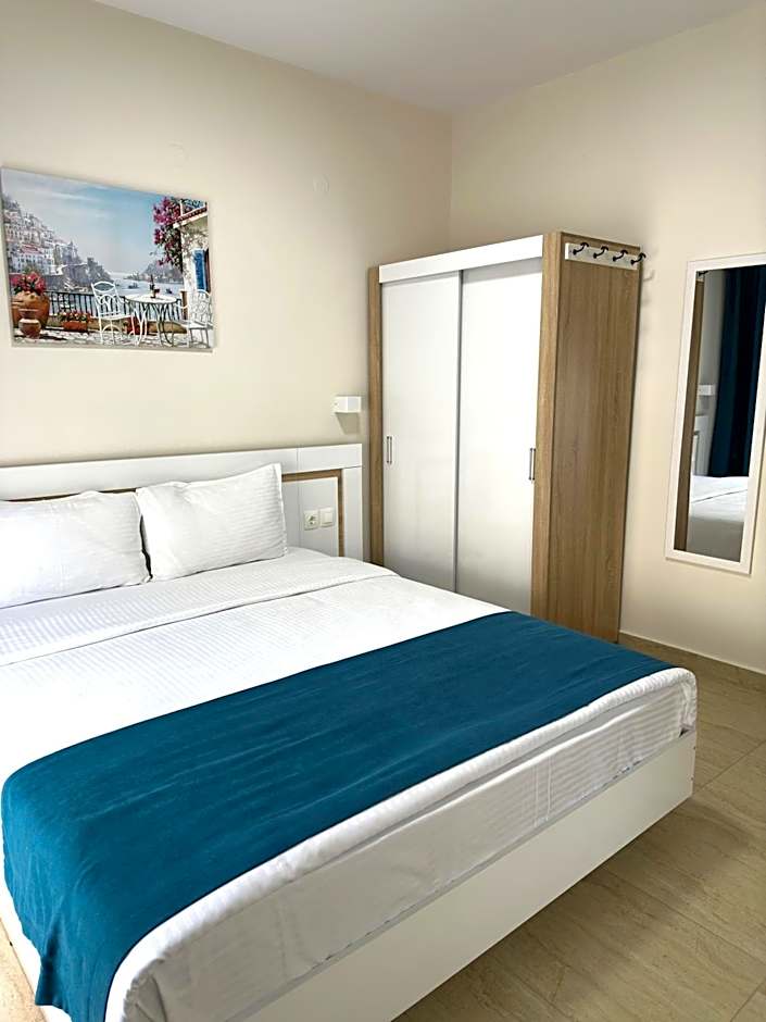 Navarino Luxe Suites