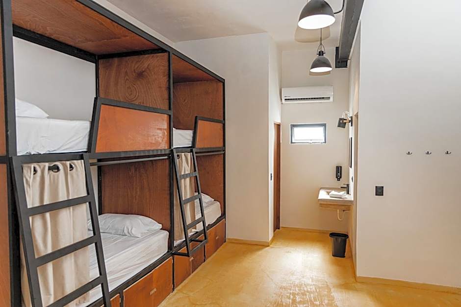 Caleta Hostel Rooftop & Pool