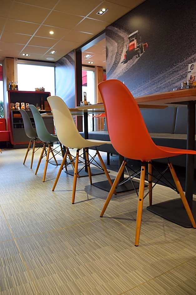 ibis Saint-Denis Stade Ouest