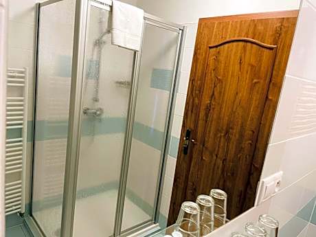 Triple Room with Shower