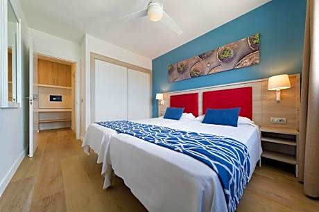 One-Bedroom Apartment with Pool View (3 Adults)