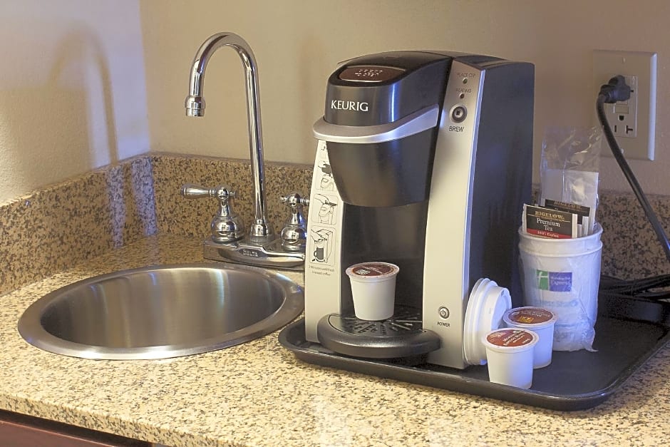 Holiday Inn Express & Suites Youngstown West I 80 By IHG
