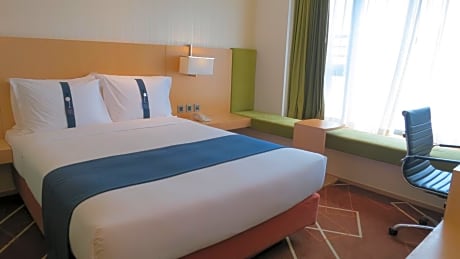 HOLIDAY INN EXPRESS ROOM