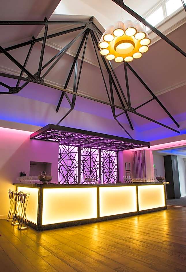 The Halston Carlisle