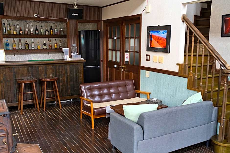Iza Kamakura Guest House And Bar