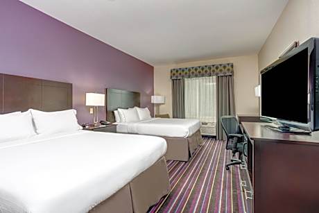 Standard Queen Room with Two Queen Beds and Mobility Accessible Tub