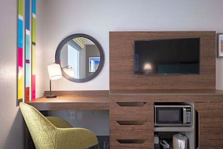 Queen Room with Mountain View - Non-Smoking
