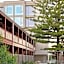 Garde and Warders Hotel