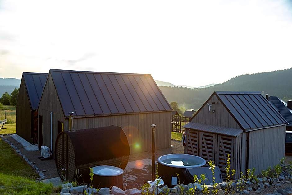 Stodoły Modyń - Domki w Beskidzie Wyspowym - staw kąpielowy, balia, sauna, grota solna - widok na góry