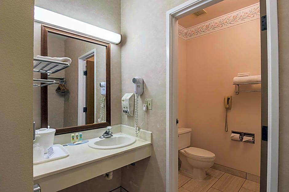 Quality Inn Fresno Airport