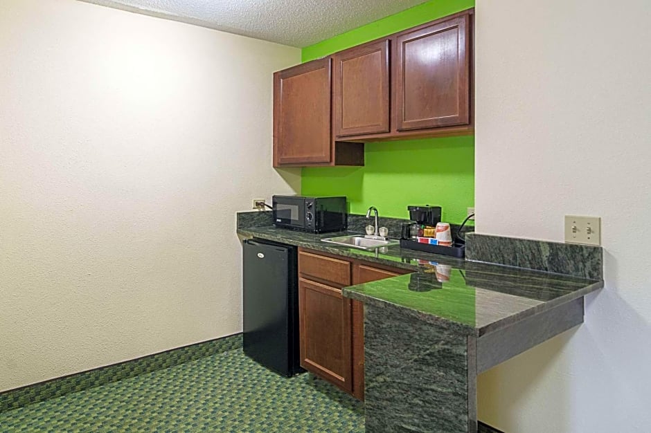 Quality Inn & Suites near I-80 and I-294