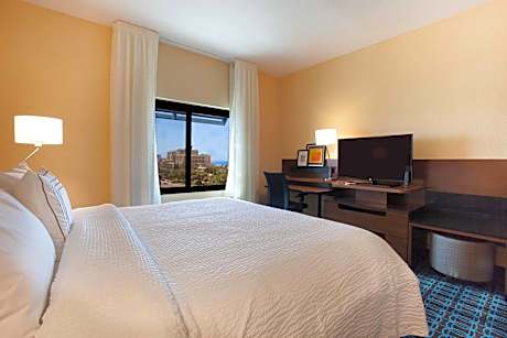 Guest room, 1 King, Intracoastal view (Mobility &amp; Hearing Accessible w/ Roll-in Shower)